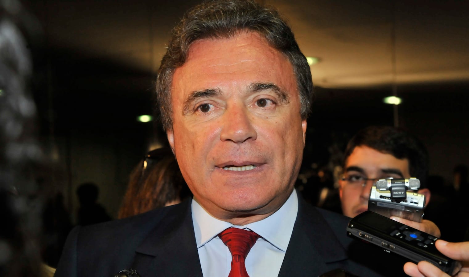 Senador Alvaro Dias é acusado de receber suposta propina de R$5 milhões para enterrar CPI de Cachoeira
