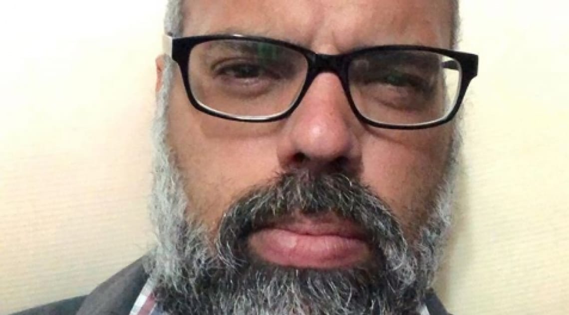 Moraes ordena prisão de Allan dos Santos e aciona Ministério da Justiça pedindo a extradição