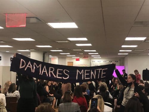 Deputado agride mulheres na homenagem a mulheres em NY