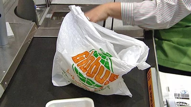 Substituição de sacola plástica descartável poderá ser adiado para o final do ano