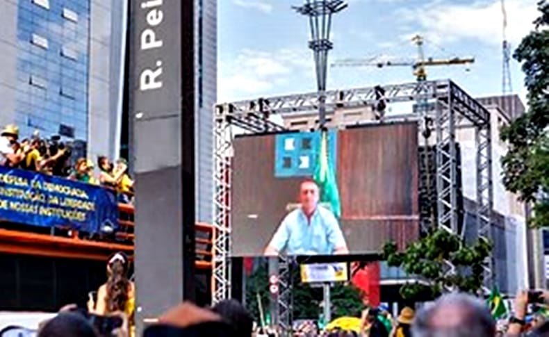 Bolsonaro entra ao vivo e enaltece apoiadores em ato contra STF e TSE na Paulista
