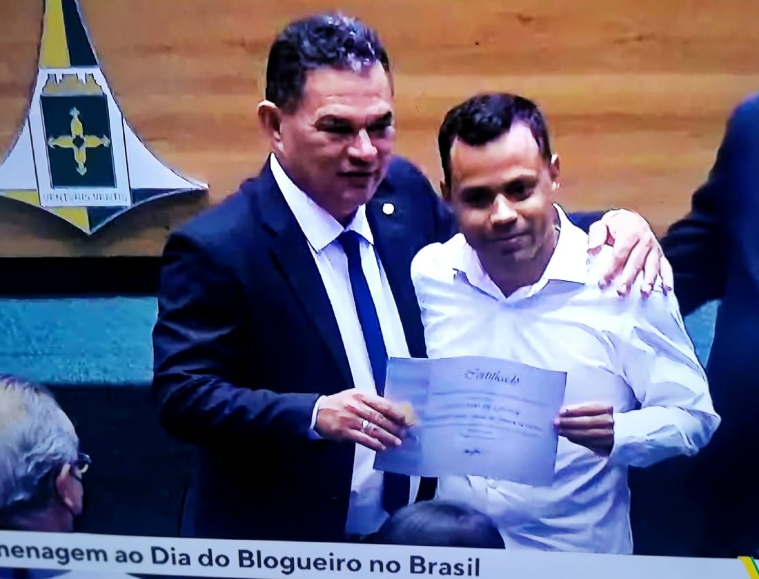 Combate às fake news é destaque em celebração ao Dia do Blogueiro no Brasil