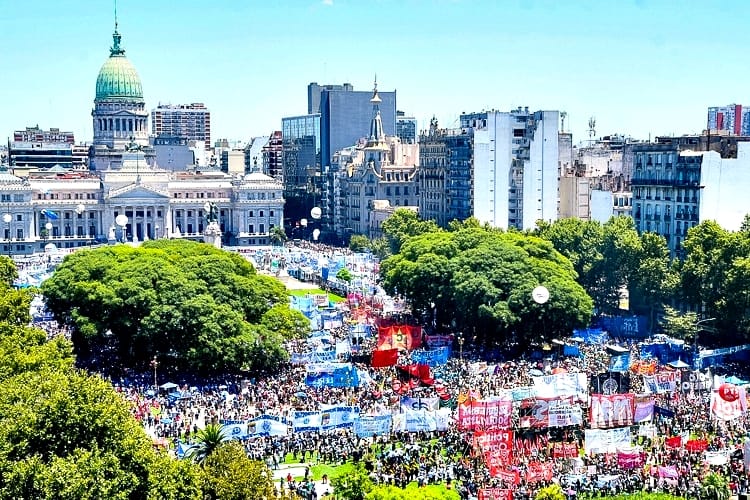 Peronismo une Argentina e barra política neoliberal de Milei
